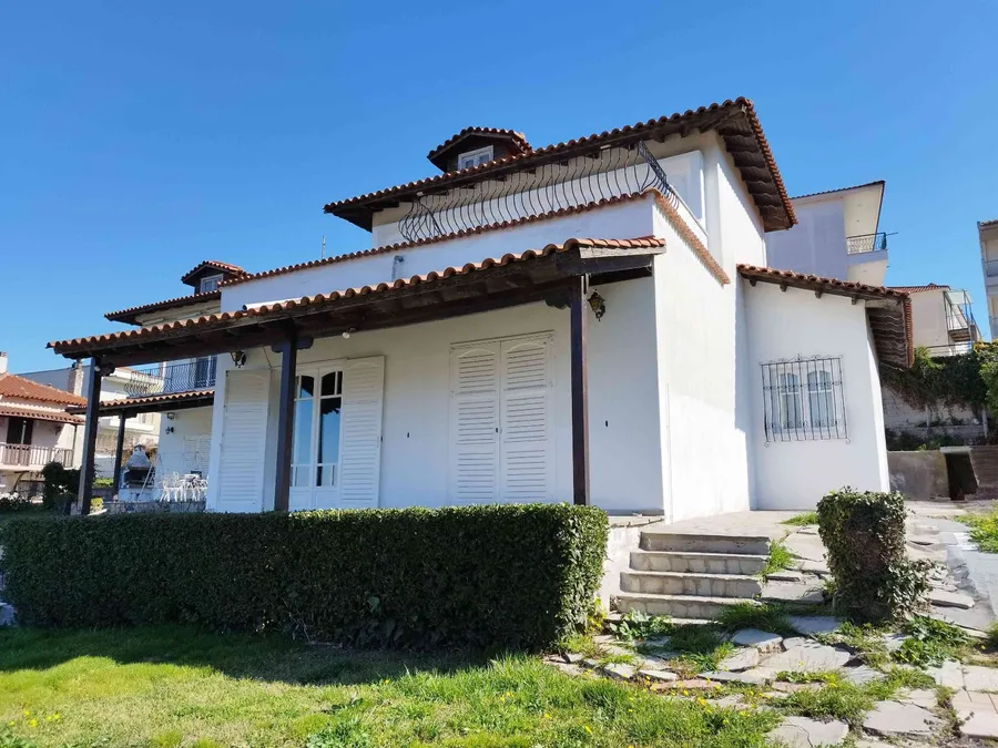 Houses Under The Sun villa listings page — Three.js + GSAP custom website by AEN Media